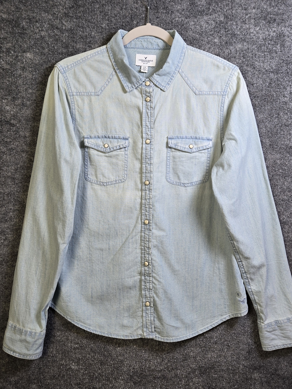 American Eagle Shirt Womens L Light Blue Denim Chambray Pearl Snap New